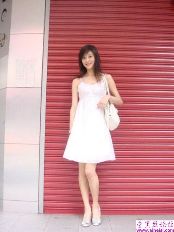 长发漂漂的大美女外出旅游的自拍组图