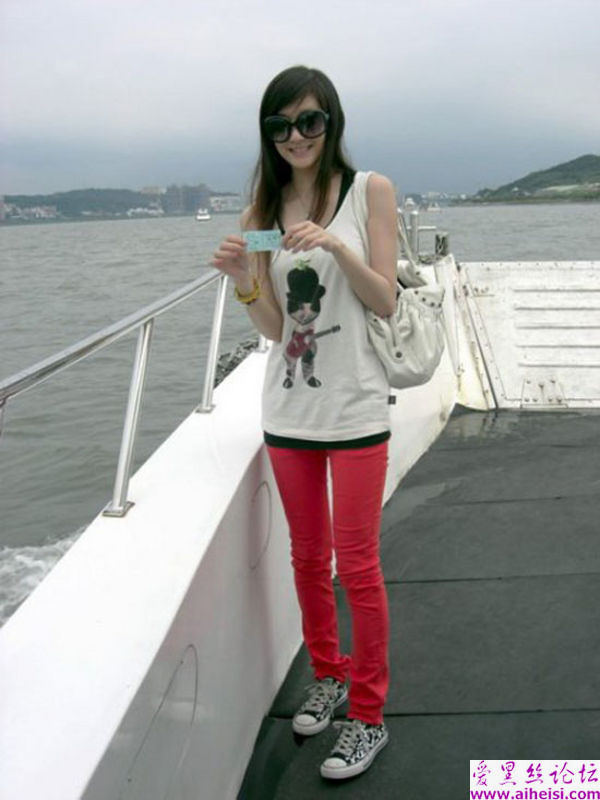 长发漂漂的大美女外出旅游的自拍组图