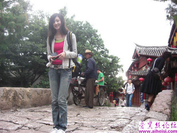 长发漂漂的大美女外出旅游的自拍组图