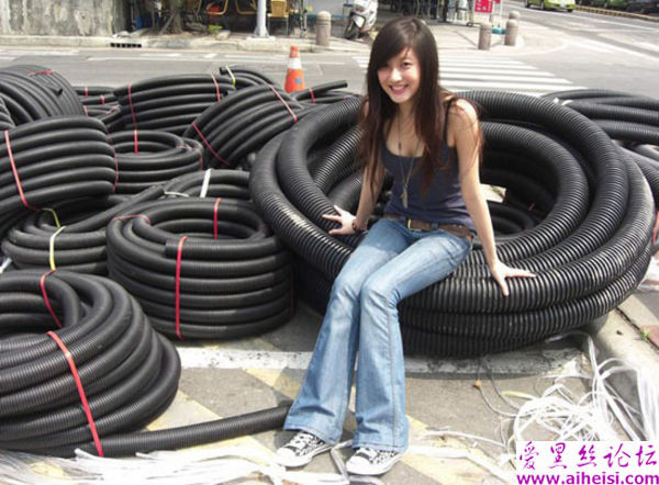 长发漂漂的大美女外出旅游的自拍组图