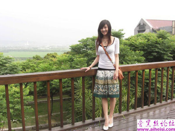 长发漂漂的大美女外出旅游的自拍组图