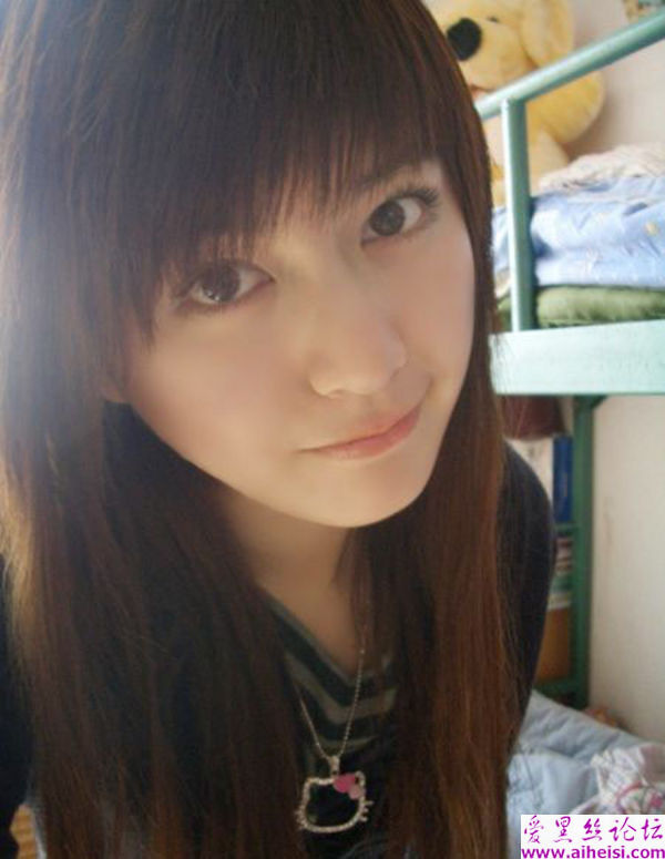 非常漂漂的大学女生自拍照
