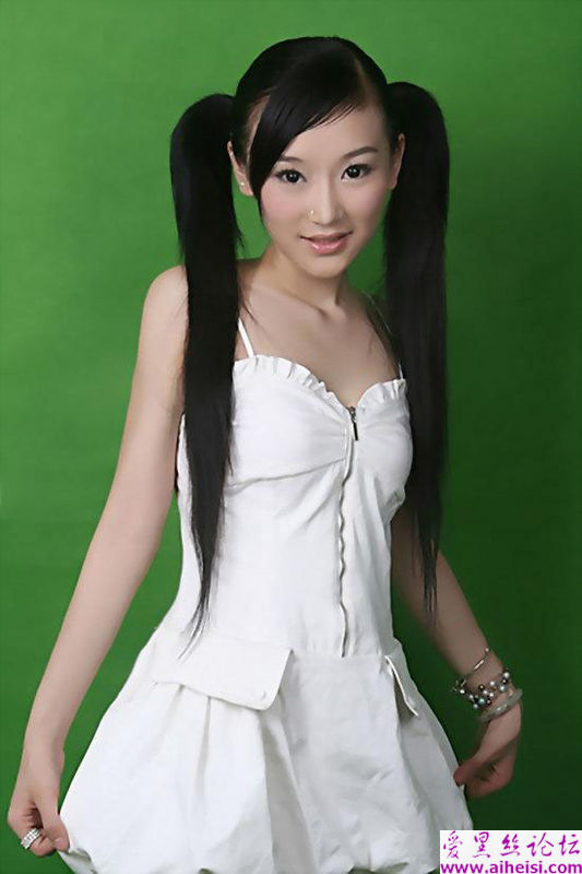 非常非常可爱的双辨子女生