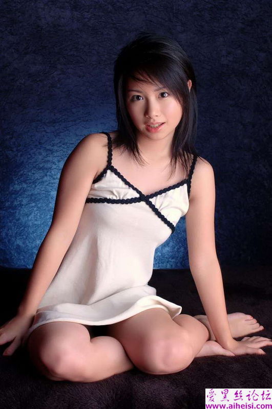 丰满的少女雪白的大腿