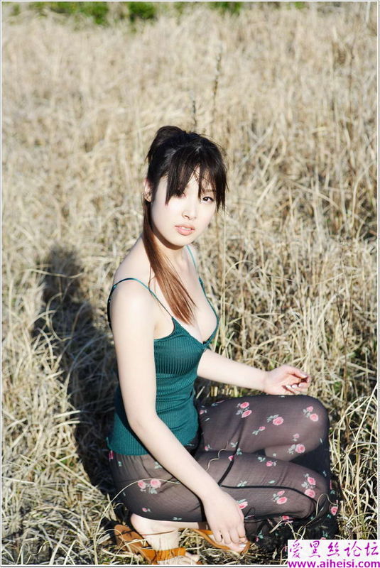 丰满的少女雪白的大腿