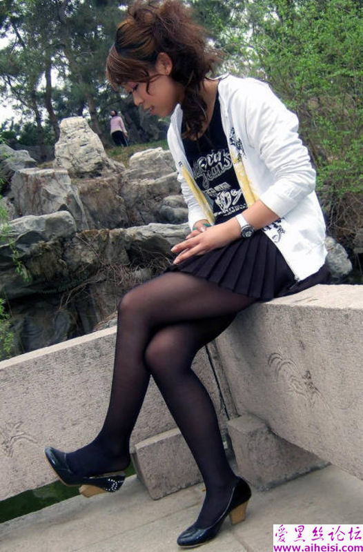 公园美女黑丝