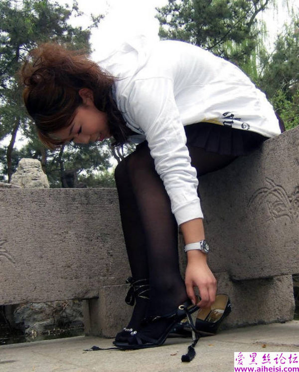 公园美女黑丝