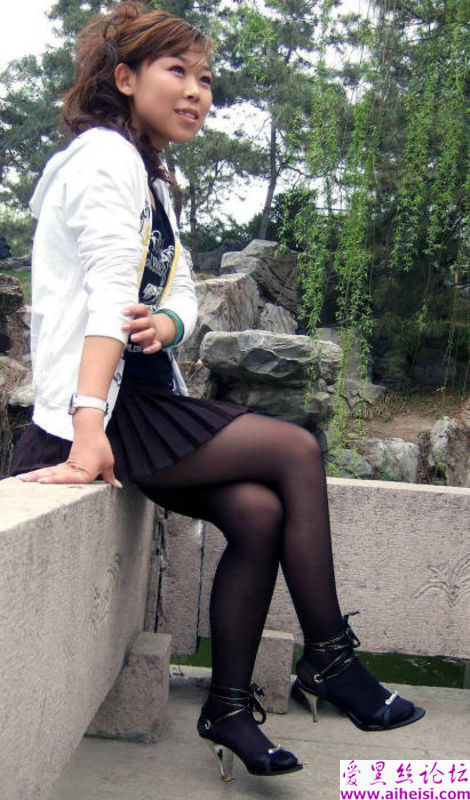 公园美女黑丝