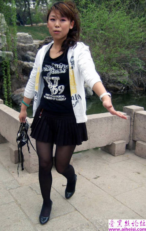 公园美女黑丝