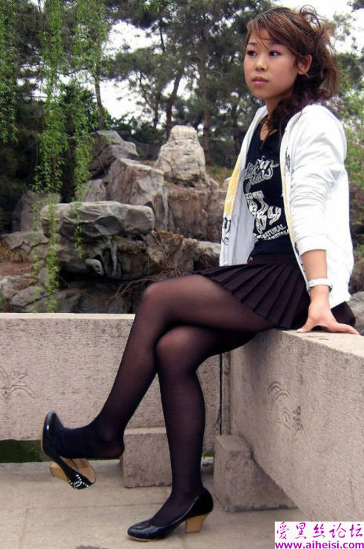 公园美女黑丝