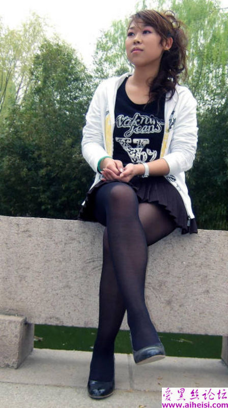 公园美女黑丝