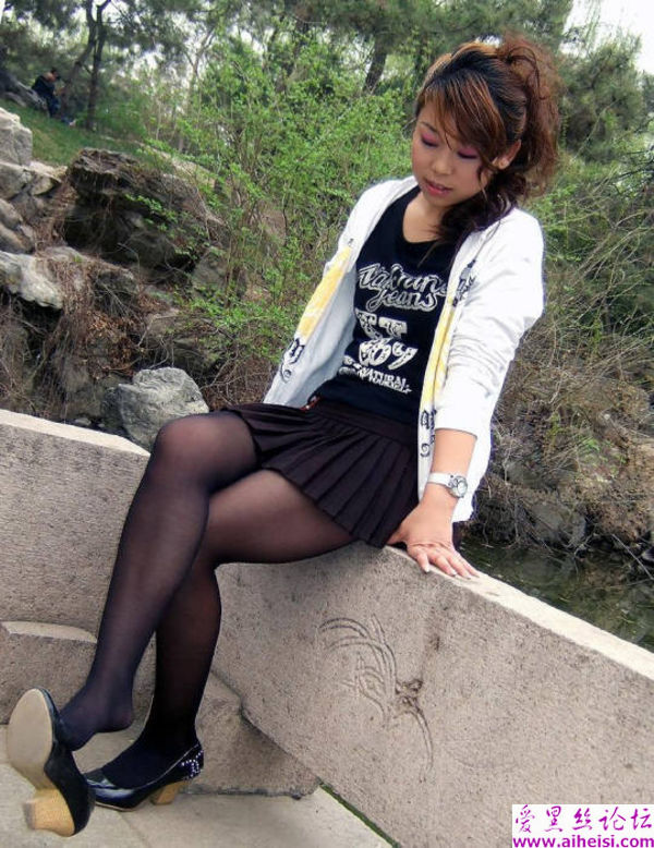 公园美女黑丝