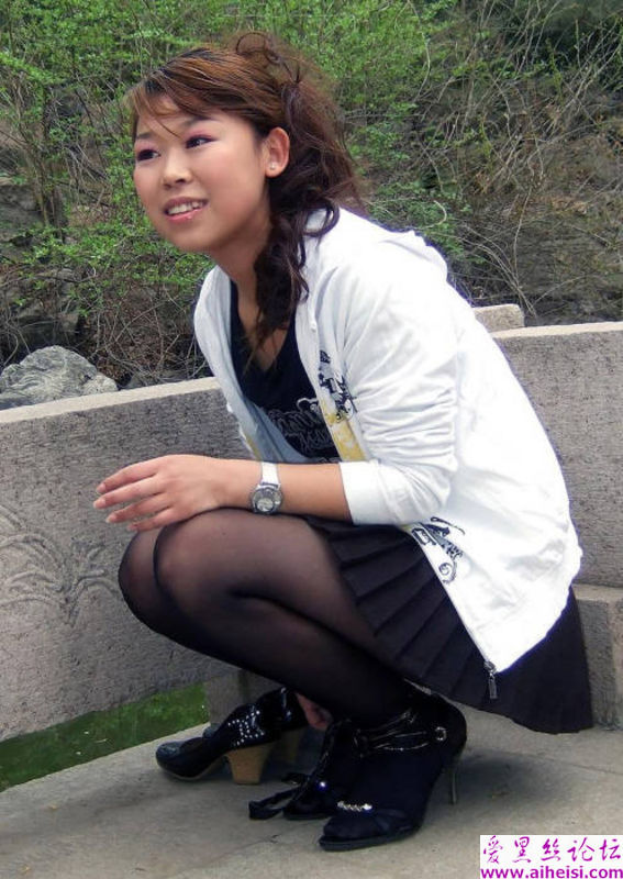 公园美女黑丝