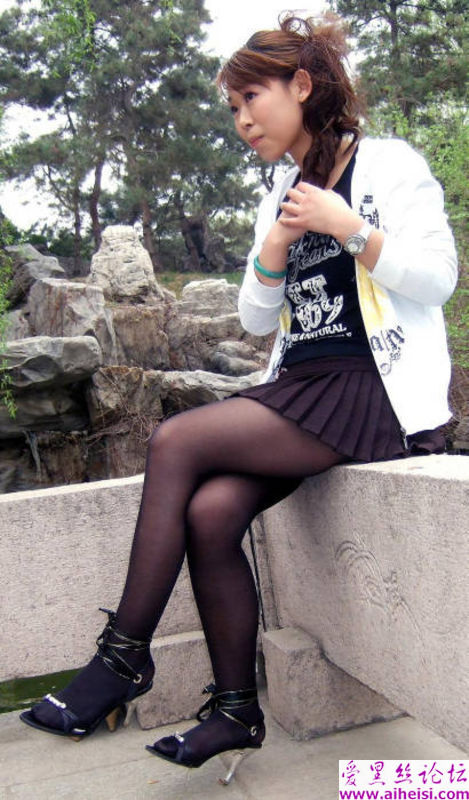 公园美女黑丝