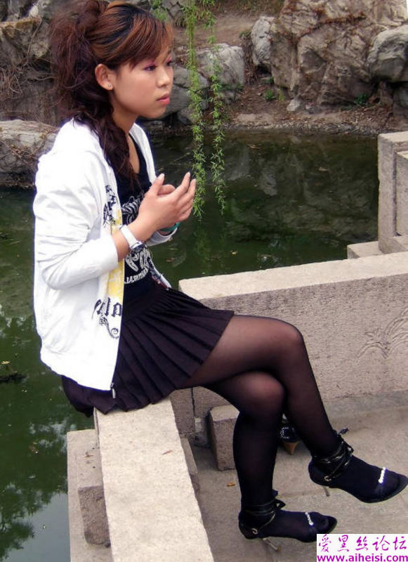公园美女黑丝