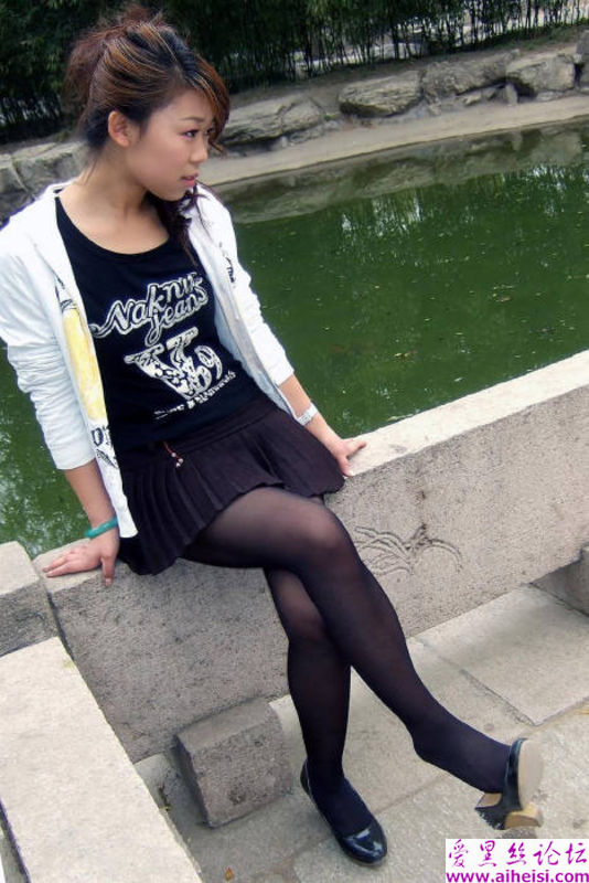 公园美女黑丝
