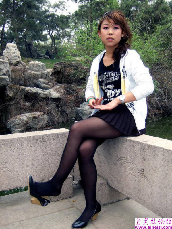 公园美女黑丝