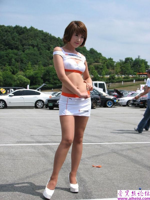 大街上随便拍美腿