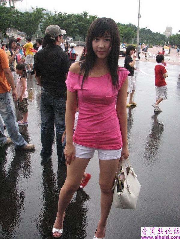 大街上随便拍美腿
