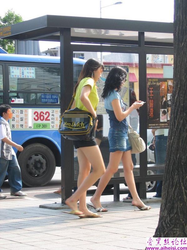 大街上随便拍美腿