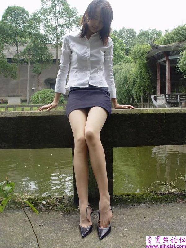大街上随便拍美腿