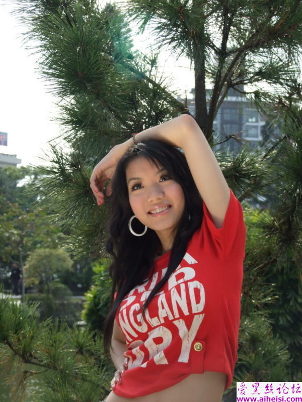 女生性感火辣比美腿