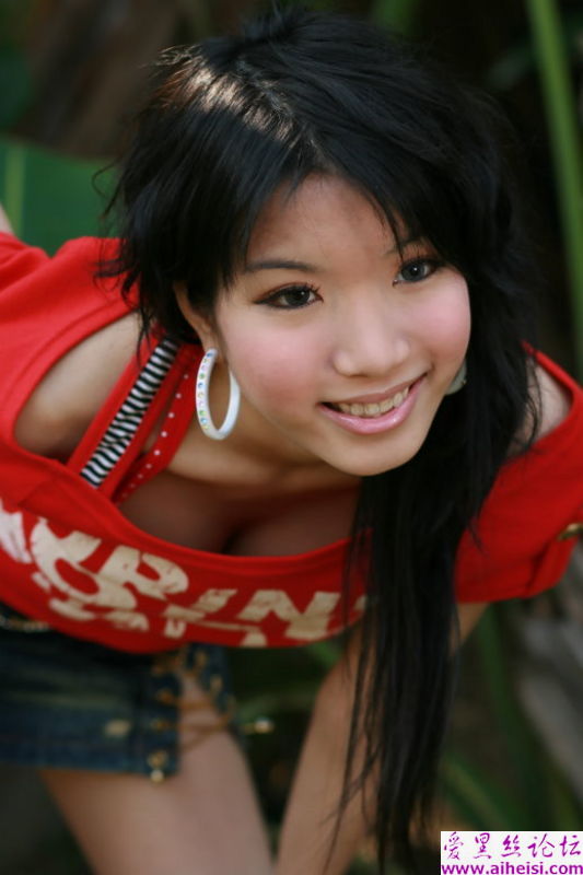 女生性感火辣比美腿