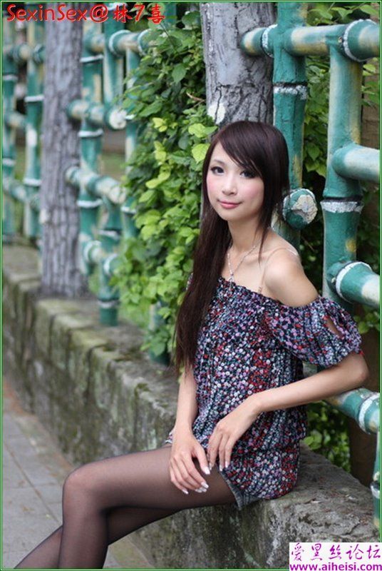 小妹妹野外露丝