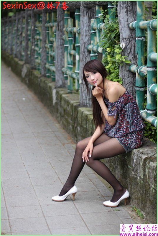 小妹妹野外露丝