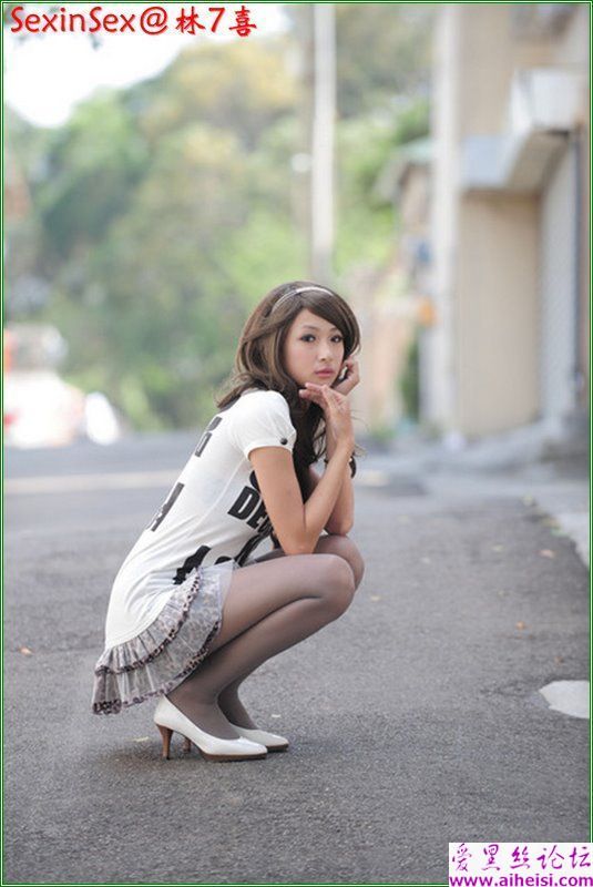 小妹妹野外露丝