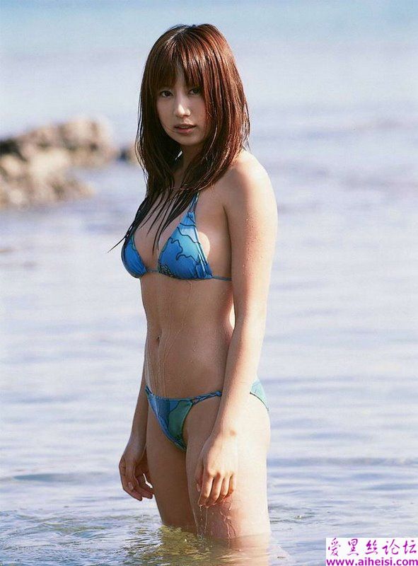 性感丰满的曲线美女泳装秀