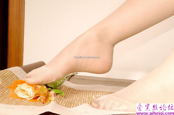 私人会所里的美腿少女