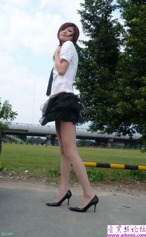 美女展示迷人的丝袜美