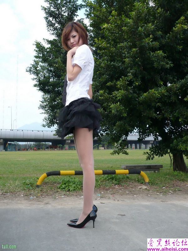 美女展示迷人的丝袜美
