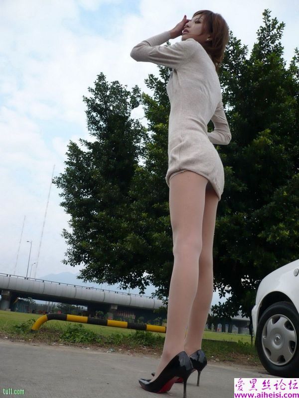 美女展示迷人的丝袜美