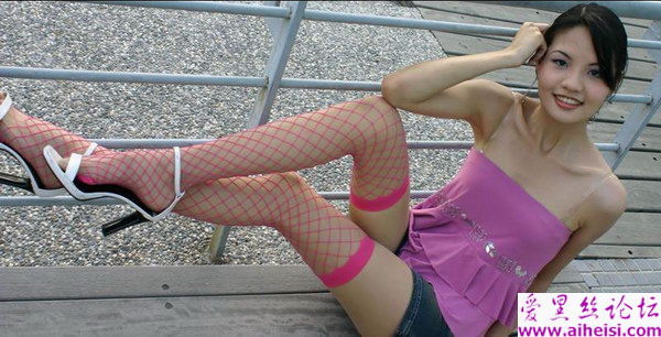 美女的红色镂空丝袜