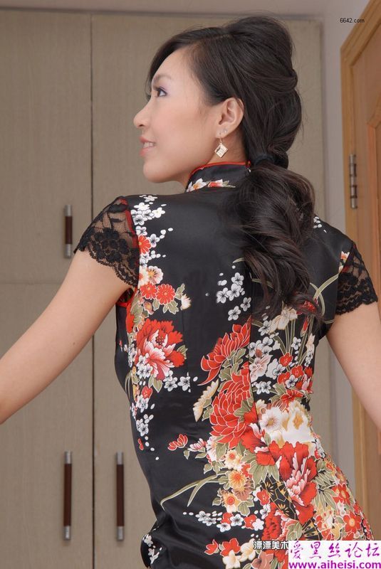 美腿花姑娘