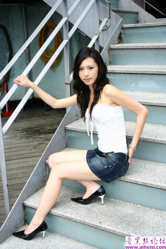 长腿美女好想摸两把