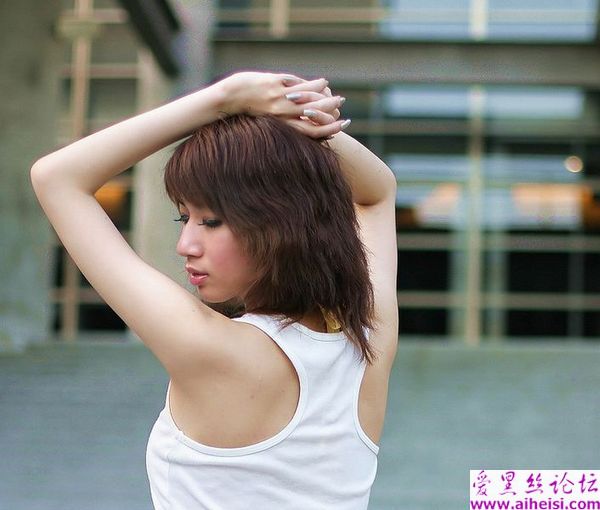 随处诱人的玉腿少女