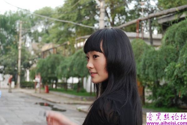 黑裙黑丝