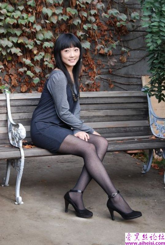 黑裙黑丝