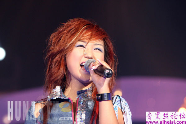 2005蒙牛酸酸乳超级女声-何洁在湖南卫视的精彩表现