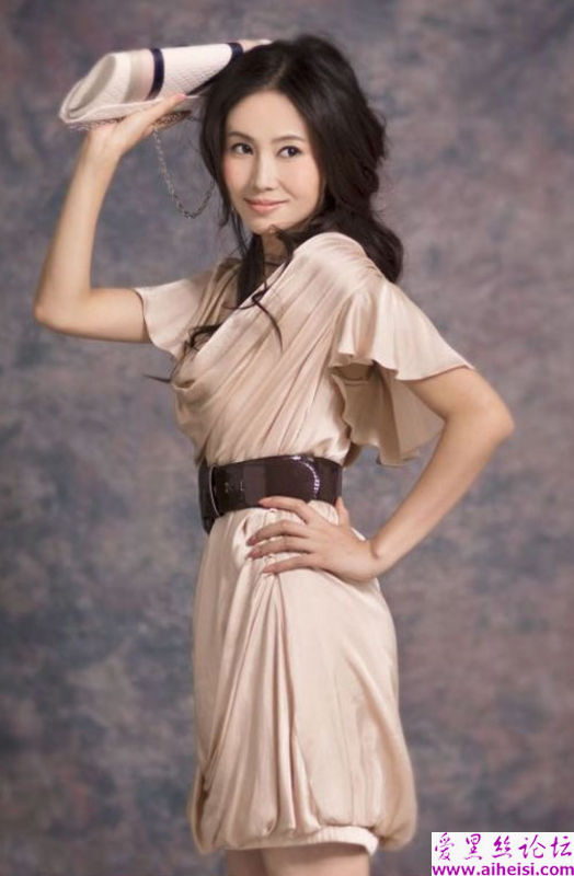 《丑女无敌》中女强人饰演女星李芯逸