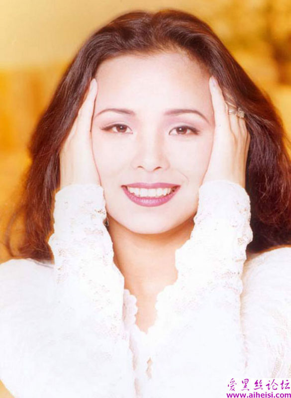 中国女歌手韦唯写真图