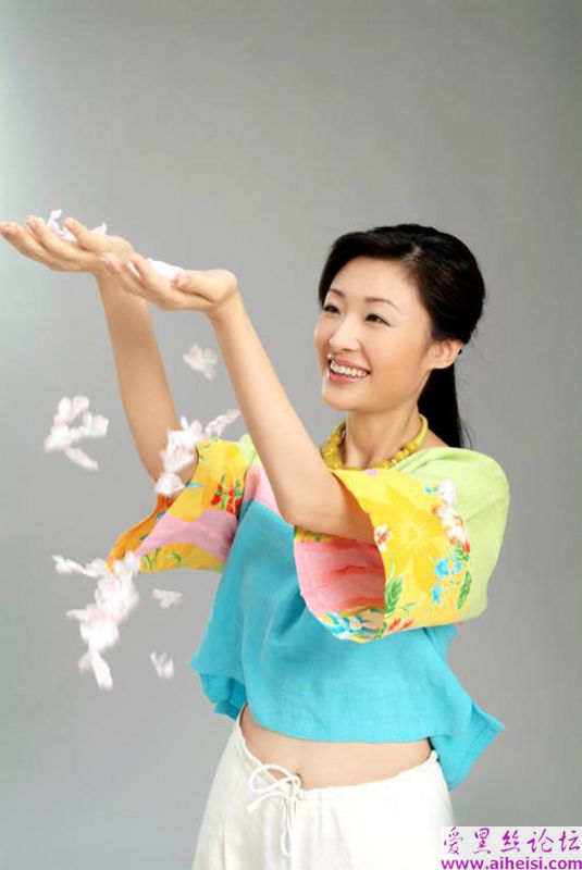 主持人周涛多图写真
