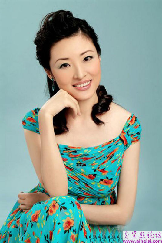 主持人周涛多图写真