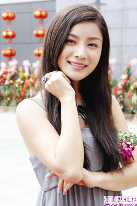 像彩虹一样漂亮的女星胡可写真图