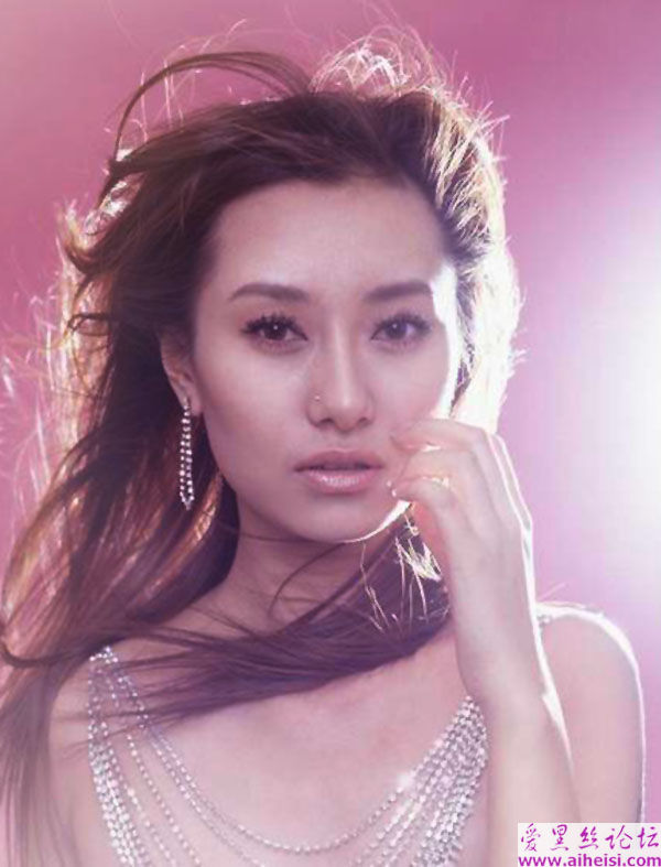 华语“灵歌”小天后爱戴写真图片