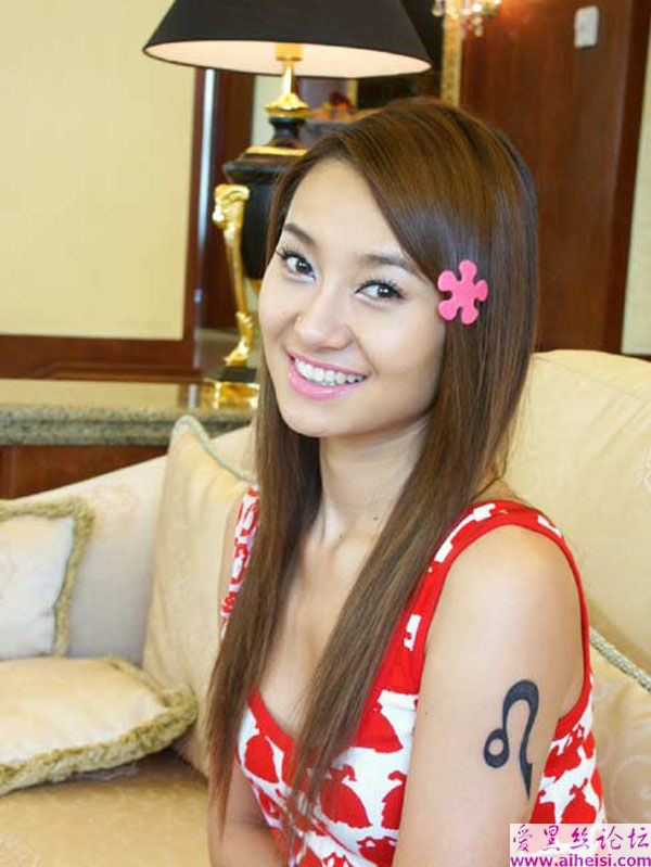 华语“灵歌”小天后爱戴写真图片