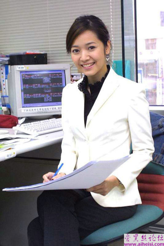台湾第一美女主播侯佩岑写真图片